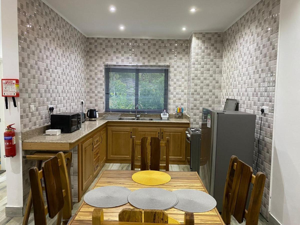 Jasmine Stay Self-Catering Apartments Victoria Buitenkant foto